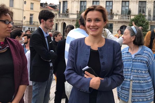 Léonore Moncond'huy, à son arrivé à l'hôtel de ville de Poitiers, le 28 juin 2020, après la proclamation de la victoire de sa liste, Poitiers Collectif.