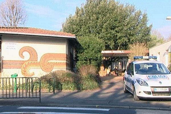 Intervention des services municipaux ce jeudi matin pour le fermeture de La Centrifugeuse à Caen