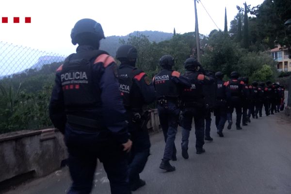 L'intervention des policiers a eulieu le 20 juin 2023 avec l'aide du Groupe spécial d'intervention et des moyens aériens des Mossos.