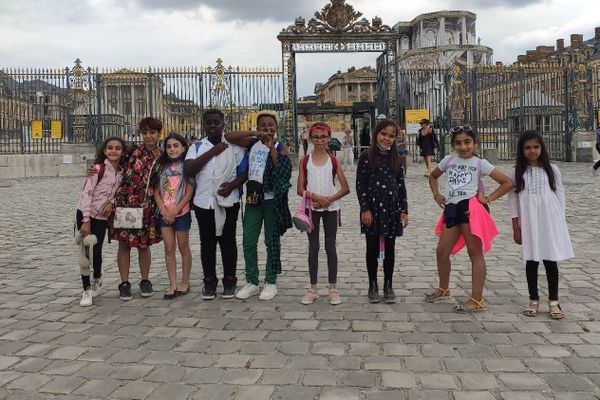 La classe de CM1 de l'école Jean Jaurès en résidence au château de Versailles.