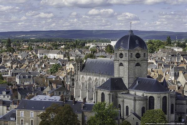 Dans l'Orne, Alençon connaîtra un DIMANCHE nuageux avec des éclaircies.