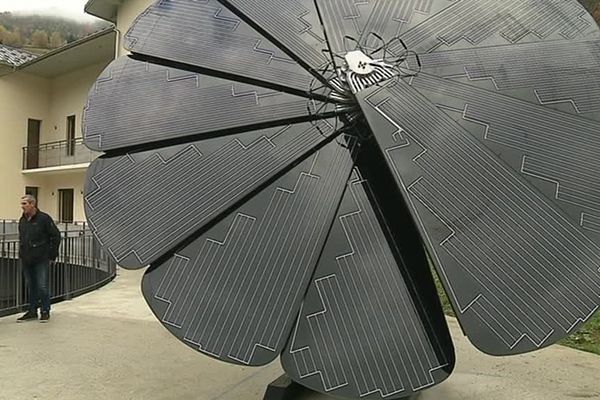 La "smartflower" de l'école de Queige, en Savoie