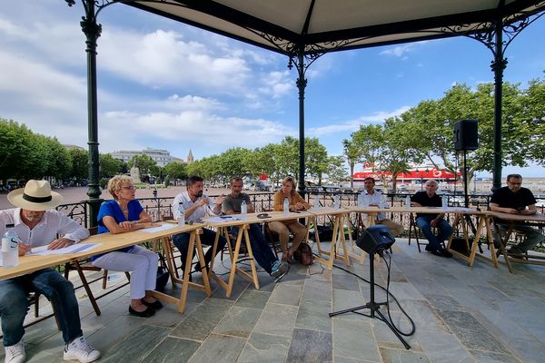 Le débat "Mafia ou crime organisé, comment se défendre ?" sur la place Saint Nicolas, à Bastia