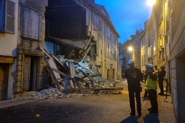 Les habitants de sept appartements mitoyens ont été évacués.