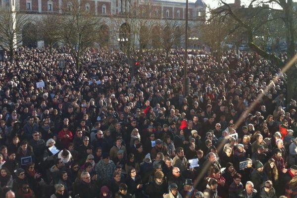 10 000 personnes rassemblées à Blois ce dimanche matin 