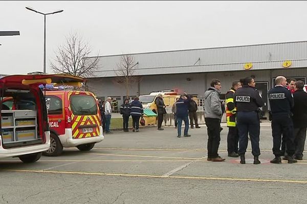 Pompiers et policiers sont intervenus au centre de tri postal d'Audincourt à la suite de maux de tête d'une dizaine de salariés