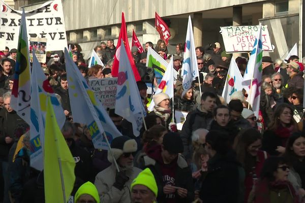 Plus de 2.600 manifestants ce vendredi 24 janvier contre la réforme des retraites dans les rues de Besançon. 