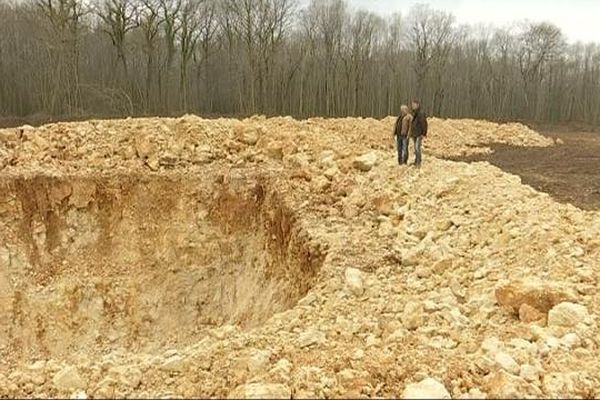 Le site du bois des Rochottes à Courson où les travaux d'aménagement de la future carrière ont été commencés