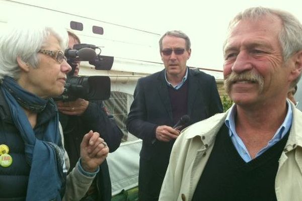 José Bové, député européen, devant le site de GDE de Nonant-le-Pin, dans l'Orne, le 23 avril 2014