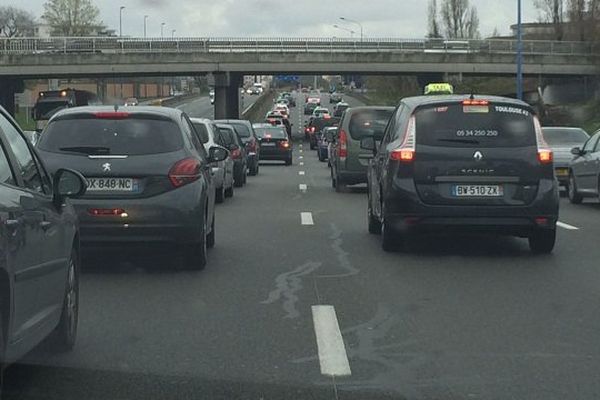 Une des opérations escargot menée sur la rocade de Toulouse par les taxis mécontents