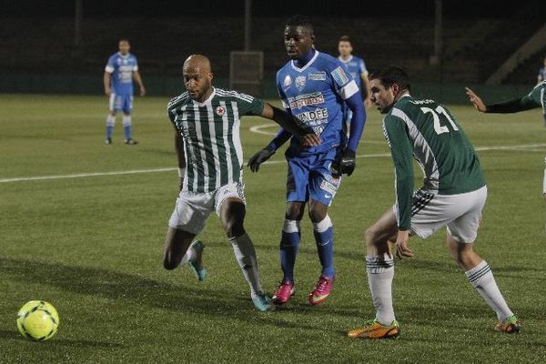 RECONTRE RED STAR 93 CONTRE LE POIRE AU STADE BAUER DE SAINT OUEN 