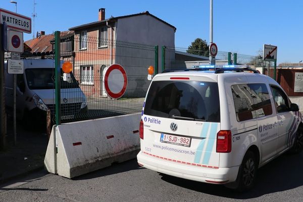 La police belge a bloqué plusieurs passages entre Wattrelos (Nord) et Mouscron (Belgique).