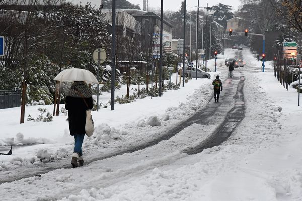 Le 1er mars 2018, les employés du quartier du Millenaire à Montpellier se rendent à pied sur leur lieu de travail. 