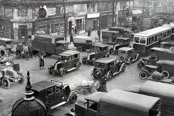 Le boulevard Sébastopol, à Paris, en 1930.