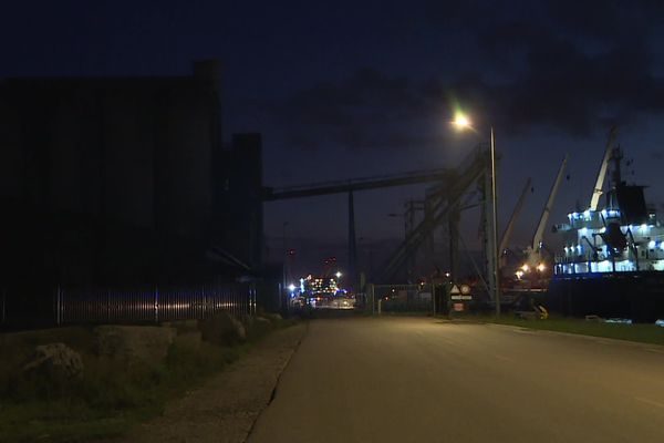 Silo de la société SIMAREX à Petit-Couronne (Seine-Maritime) le dimanche 12 janvier 2020 à 18h 