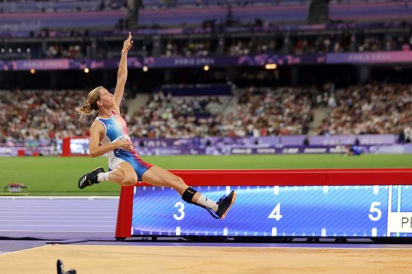 Manon Genest, ici avec une orthèse de maintien, a remporté la médaille de bronze de saut en longueur aux Jeux paralympiques Paris 2024.