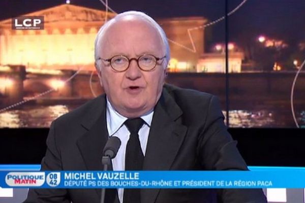 "Compte-tenu du racisme, j’ai peur que des personnes, ayant peur, aient la tentation de dénoncer un voisin d’origine maghrébine pour aller au commissariat, comme ça se passait à l’époque de Vichy", a affirmé Michel Vauzelle.