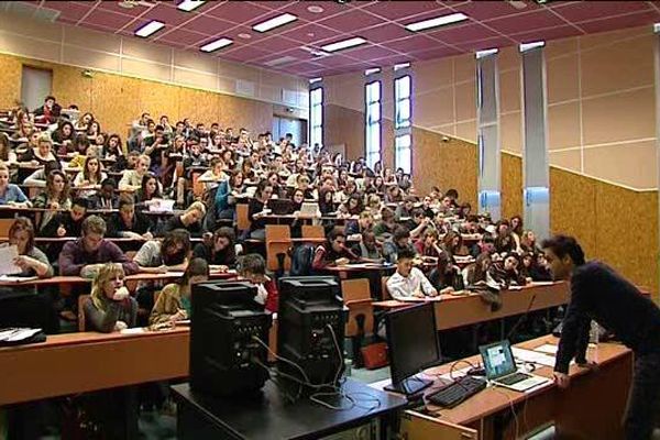 Les lycéens ont découvert les cours en amphithéâtre à l'Université de Poitiers