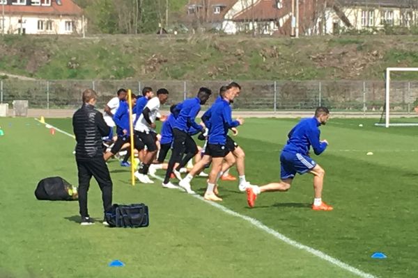 Les Strasbourgeois à l'entraînement juste avant de monter dans le bus pour le Parc des Princes