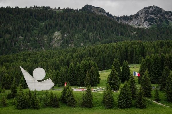 Un trailer de 48 ans a été retrouvé mort sur la montée du plateau des Glières le 3 décembre 2024.