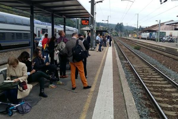 Ce matin, les trains avaient entre 40 et 50 minutes de retard à la gare de Bourgoin-Jallieu.