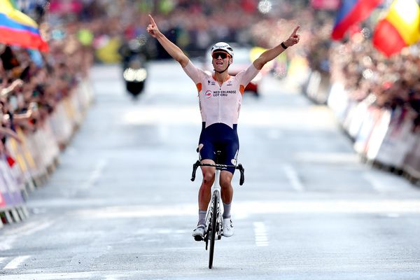 Mathieu Van Der Poel remporte en août 2023 les championnats du monde de course sur route à Glasgow.