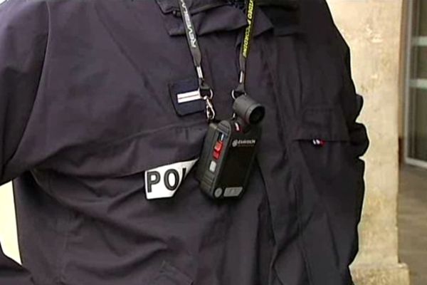 Nîmes : les caméras personnelles pour enregistrer les contrôles de police - mars 2013.