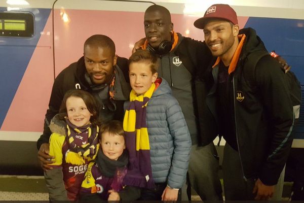 Les joueurs du H à leur arrivée en gare de Nantes le 30 avril 2018