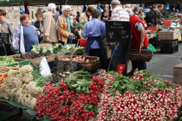 Le marché des Jacobins au Mans 