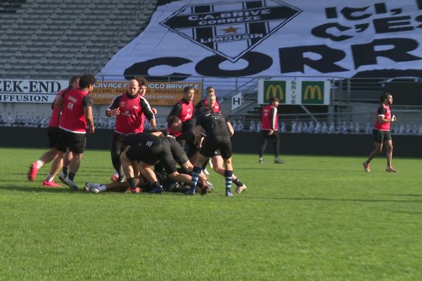 Derniers réglages pour les Brivistes sur la pelouse d'honneur du Stadium, avant un match déjà capital.