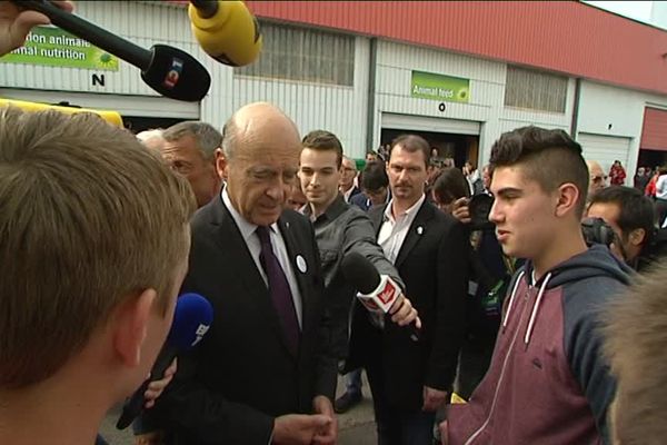 Alain Juppé, candidat à la primaire de droite à la rencontre des jeunes agriculteurs au SPACE 2016