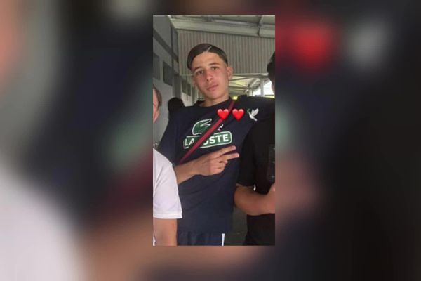 Zakaria, 15 ans, a reçu un coup de couteau mortel dans la nuit du 9 au 10 avril dernier.  Romans-sur-Isère sous le choc.