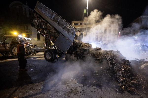 Le 26 novembre 2024, en marge du festival de bennes organisé par les agriculteurs à Montauban, des dégradations ont été commises sur des services de l'État. Des actions "en dehors du cadre syndical".