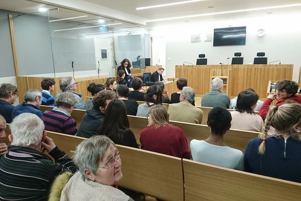 Le procès, qui se tient au tribunal correctionnel de Strasbourg, fait salle comble.