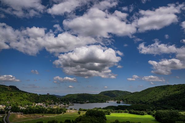 Certains lacs et plans d'eau du Puy-de-Dôme sont fermés à la baignade fin août.