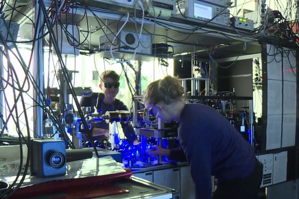 Plusieurs laboratoires franciliens participent aux recherches centrées sur l'ordinateur quantique.