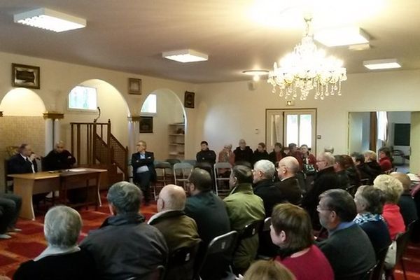 150 personnes représentantes des religions et de la société civile ont débattu à la mosquée de Guéret, suite aux attentats de Paris