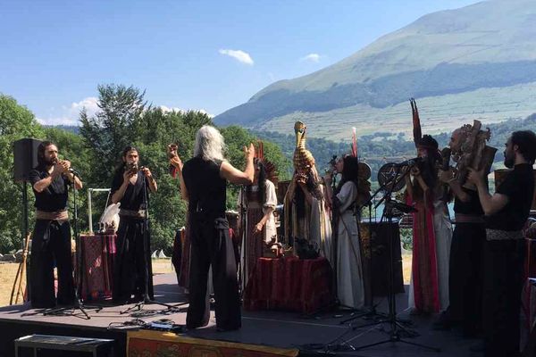 Venu d'Argentine, l'Orchestre des Instruments Autochtones et Nouvelles Technologies a ouvert la 22è édition du festival Messiaen au bord du lac de Laffrey, en Isère