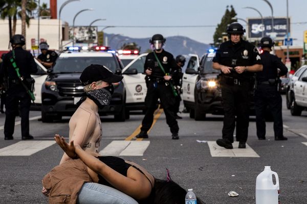 Manifestants à Los Angeles (Californie) le 1er juin 2020 après la mort de George Floyd le 25 mai