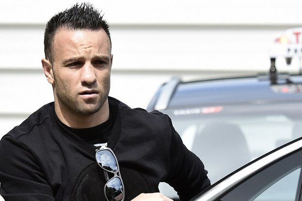 Un homme soupçonné d'avoir fait chanter le footballeur international Mathieu Valbuena au sujet d'une "sextape" tournée par le joueur a été mis en examen mercredi soir à Versailles