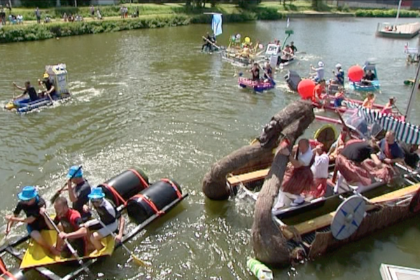 Course de baignoires à Hautmont : le départ