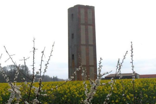 Vestiges de la tour du télégraphe Chappe de 1798, située Saint-Michel-Tuboeuf, dans l'Orne