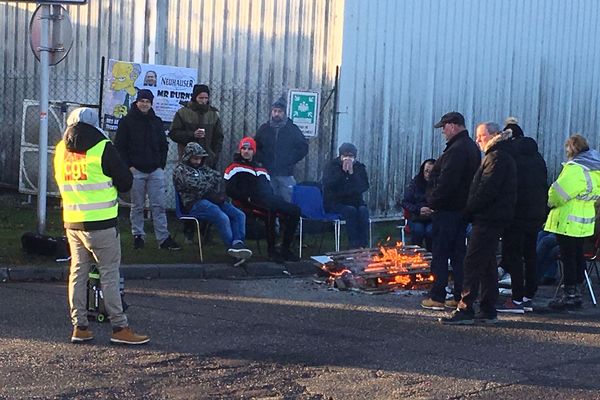 Mobilisation des salariés de la boulangerie industrielle Neuhauser contre les suppressions d'emplois  mardi 11 décembre 2018