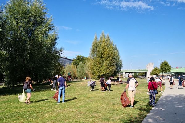 Une soixantaine de CleanWalker ont nettoyé les quais de Seine de Rouen dimanche 25 août. 