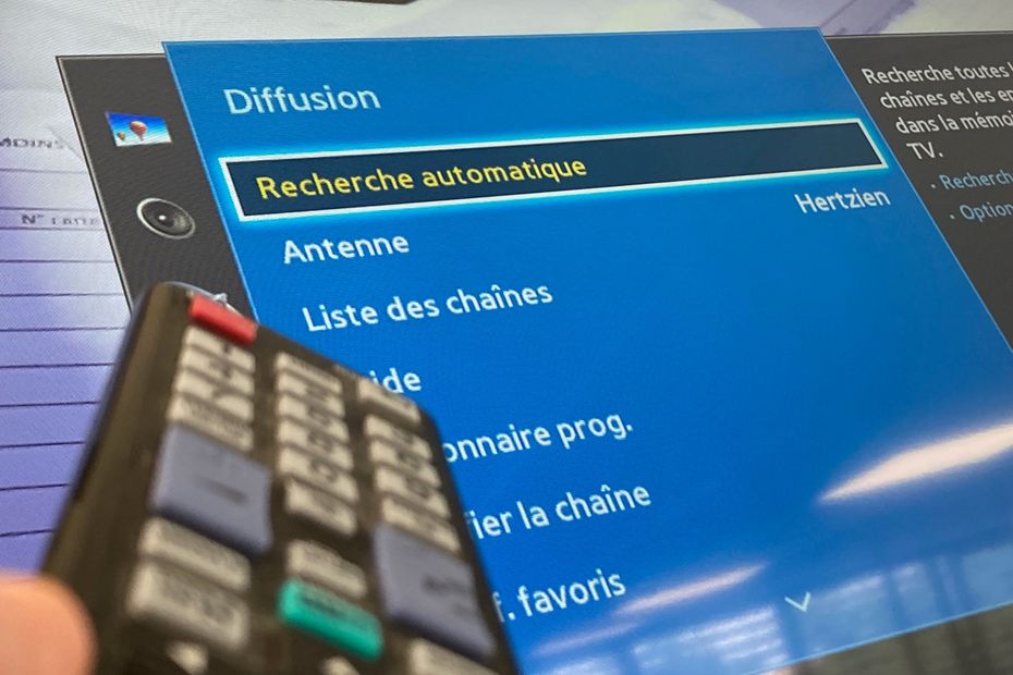 How to Restart Frequency Search for Niort Maisonnay Transmitter to Receive France 3 Poitou-Charentes Programs