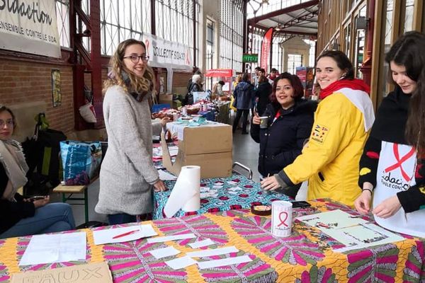 Prévention et dépistage aux Halles des Douves à Bordeaux le 6 avril 2019. 