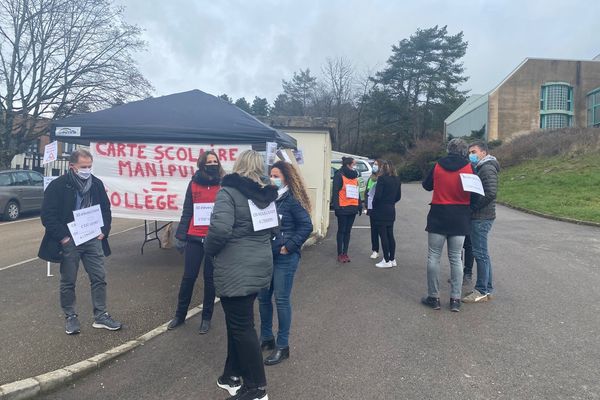 Le collège de Roulans mobilisé contre la fermeture d'une classe.