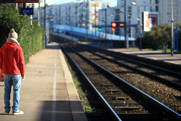 Un retard peut en cacher un autre...En Gare de Nice Saint Augustin.