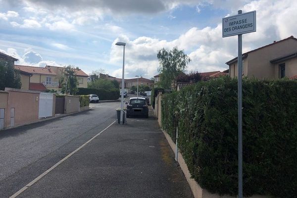 Un jeune homme de 26 ans a été tué par arme à feu mardi 28 mai, impasse des Orangers à Cournon-d'Auvergne dans le Puy-de-Dôme.