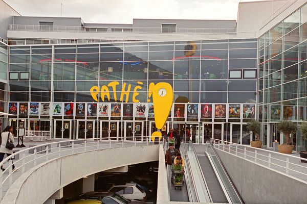 Photo prise le 05 avril 2002, à Ivry-sur-Seine, du cinéma Pathé où les films sont présentés dans une quinzaine de salles en multiplex